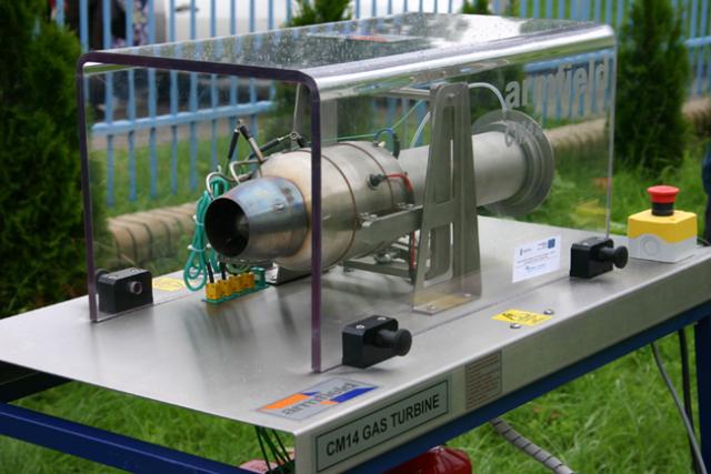 silnik F16